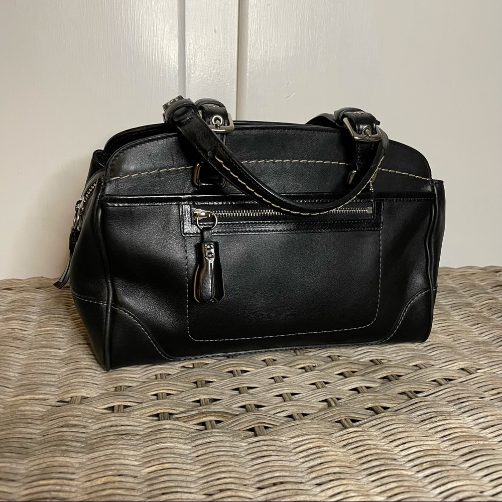 Vintage little black Coach purse🖤